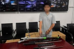 Y14/141 phát hiện thiếu niên tàng trữ nhiều vũ khí thô sơ, vi phạm giao thông