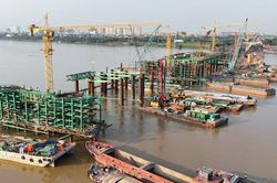 Cầu Trần Hưng Đạo tăng tốc vượt lũ để về đích đúng hẹn