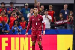 Ronaldo &uacute;p mở chuyện giải nghệ