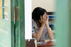Cả nhà chiến tranh lạnh vì chuyện học phí của con