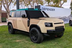 Ngắm Defender Dakar lấy cảm hứng từ mẫu SUV chiến thắng Dakar Rally