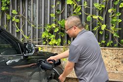Chủ xe điện VinFast ấn tượng với hạ tầng sạc phủ rộng