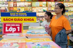 Nhà xuất bản lý giải hiện tượng thiếu sách giáo khoa cục bộ