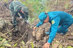 Thấu hiểu từng vách núi quê hương, chiến sĩ dân quân chung tay tìm hài cốt liệt sĩ