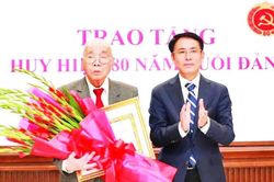 Tiếp nối truyền thống Cách mạng Tháng Tám, phát triển Thủ đô văn minh, hiện đại