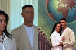Ronaldo kết h&ocirc;n v&agrave; h&eacute; lộ &yacute; định giải nghệ