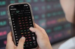 VN-Index có thể kiểm định vùng 1.680-1.700 điểm