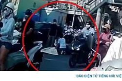 Cháu bé tử vong trong vụ va chạm xe máy và xe buýt ở trung tâm Hà Nội