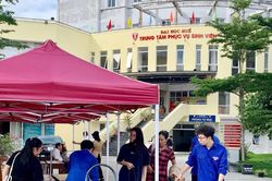 Tân sinh viên Đại học Huế 'đỏ mắt' tìm phòng trọ ký túc xá