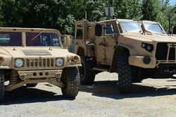 Lục quân Mỹ tiếp tục đặt niềm tin vào thiết giáp HMMWV bất chấp đã có JLTV