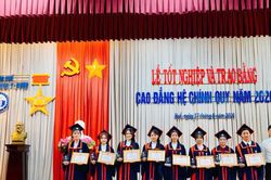Trường ĐH Y Dược Huế trao bằng tốt nghiệp cho 370 sinh viên hệ Cao đẳng