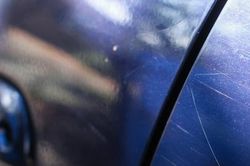 Cách xử lý vết xước ô tô dễ hơn bạn tưởng