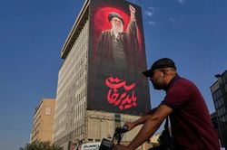 Iran treo thưởng 30.000 USD cho người bắt giữ binh lính Mỹ