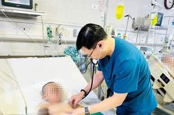 B&aacute;c sĩ chạy đua cấp cứu b&eacute; trai 6 tuổi ng&atilde; từ độ cao 10m bị cọc sắt đ&acirc;m xuy&ecirc;n người