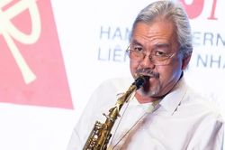 Đi bộ quanh Hồ Gươm sẽ gặp ban nhạc Jazz