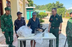 Thủ đoạn buôn lậu mới: Thả trôi hàng trên sông, dùng xuồng cao su 'đón' hàng