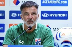 HLV Thái Lan yêu cầu học trò quên lợi thế 3-1 trước Singapore