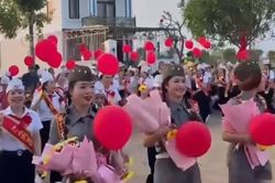 Clip 'đội nghi thức trung niên' gây xôn xao, lãnh đạo xã lên tiếng