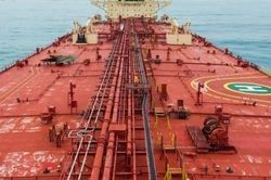 Lưu lượng tàu chở dầu qua eo biển Hormuz tiếp tục giảm