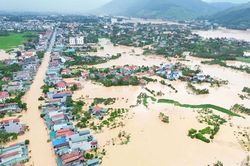 Mưa lớn kéo dài, cảnh báo lũ trên các sông ở Bắc Bộ và Bắc Trung Bộ