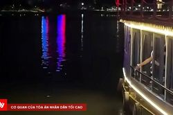 Làm rõ vụ người trên thuyền rồng xả rác xuống sông Hương