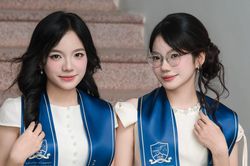 Chị em sinh đôi cùng tốt nghiệp loại Xuất sắc ngành Sư phạm, IELTS 8.0 từ lớp 11