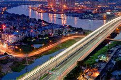 Lãi giảm hơn 90%, 'ông lớn' hạ tầng lấy tiền đâu mua lại 108 tỷ đồng trái phiếu?