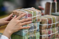 Lãi suất ngân hàng hôm nay 17/8/2026: Bất ngờ giảm mạnh 0,8 điểm %