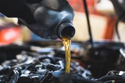 Vì sao chu kỳ thay dầu nhớt xe châu Âu lâu hơn xe Mỹ, Nhật, Hàn?