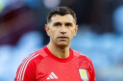 Vụ chuyển nhượng Dibu Martinez sang Juventus bất ngờ đổ bể