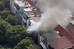 Cháy bất ngờ tại nhà liền kề ở Khu đô thị mới Phùng Khoang