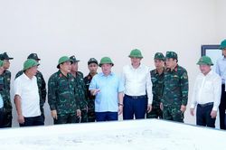 B&iacute; thư Tỉnh ủy Nguyễn Khắc Thận kiểm tra c&ocirc;ng t&aacute;c chuẩn bị diễn tập khu vực ph&ograve;ng thủ tỉnh