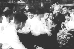 Học Bác mỗi ngày: Người Việt Nam ở nước ngoài là nguồn lực chiến lược quan trọng của đất nước