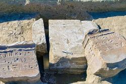 Ai Cập phát hiện dấu tích đền thờ thần Horus và hiện vật thời vua Ramesses II