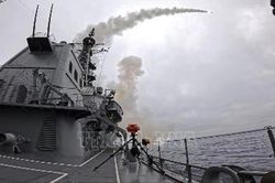 Mỹ: Lầu Năm Góc ký hợp đồng mua tên lửa Tomahawk