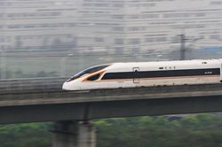 Điều gì giúp tàu điện Trung Quốc đạt tốc độ 800 km/giờ chỉ trong 5 giây?