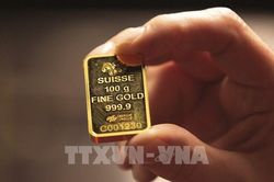 Giá vàng thế giới áp sát mốc 4.400 USD/ounce khi đồng USD suy yếu