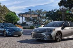 Triệu hồi hơn 500 nghìn xe Toyota Camry hybrid