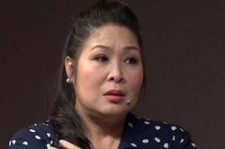 NSND Hồng Vân hạnh phúc bên 'cục vàng của ngoại'
