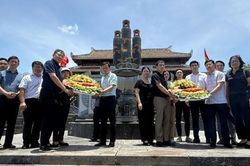 Đảng bộ Tổng công ty Thuốc lá Việt Nam tưởng niệm các Anh hùng liệt sĩ tại Trường Sơn