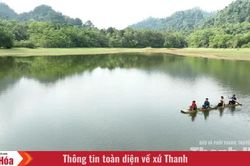 Nơi mặt hồ phẳng lặng soi bóng mây trời