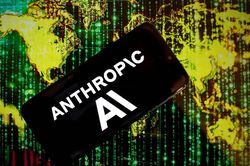 CEO Anthropic bác bỏ cáo buộc cảnh báo về AI khiến công chúng lo ngại