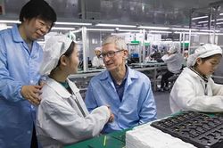 Nhà chức trách Mỹ không ủng hộ Apple mua chip nhớ Trung Quốc