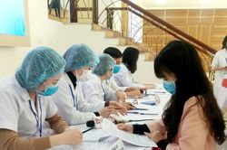 Bộ Gi&aacute;o dục v&agrave; Đ&agrave;o tạo: Nhiều khối ng&agrave;nh sức khỏe c&oacute; mức học ph&iacute; vượt trần