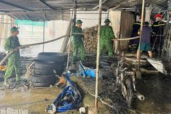 Cháy 2 căn nhà, 3 xe máy ở Kiên Lương