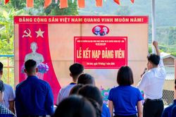 Mùa hè xanh vang lời thề với Đảng