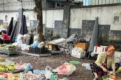 Kiên quyết dẹp chợ tạm