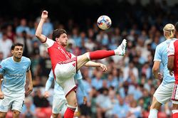 Thảm bại 0-3 trước Arsenal phơi bày khủng hoảng tuyến giữa Man City khi Rodri đến Barca