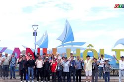 Doanh nghiệp lữ hành quốc tế khám phá du lịch biển Gia Lai