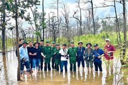 Văn nghệ sĩ “làm giàu” từ những chuyến đi